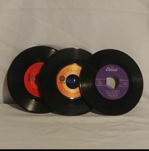3 45 records, Jonny Cash, frank Sinatra, Peggy Lee